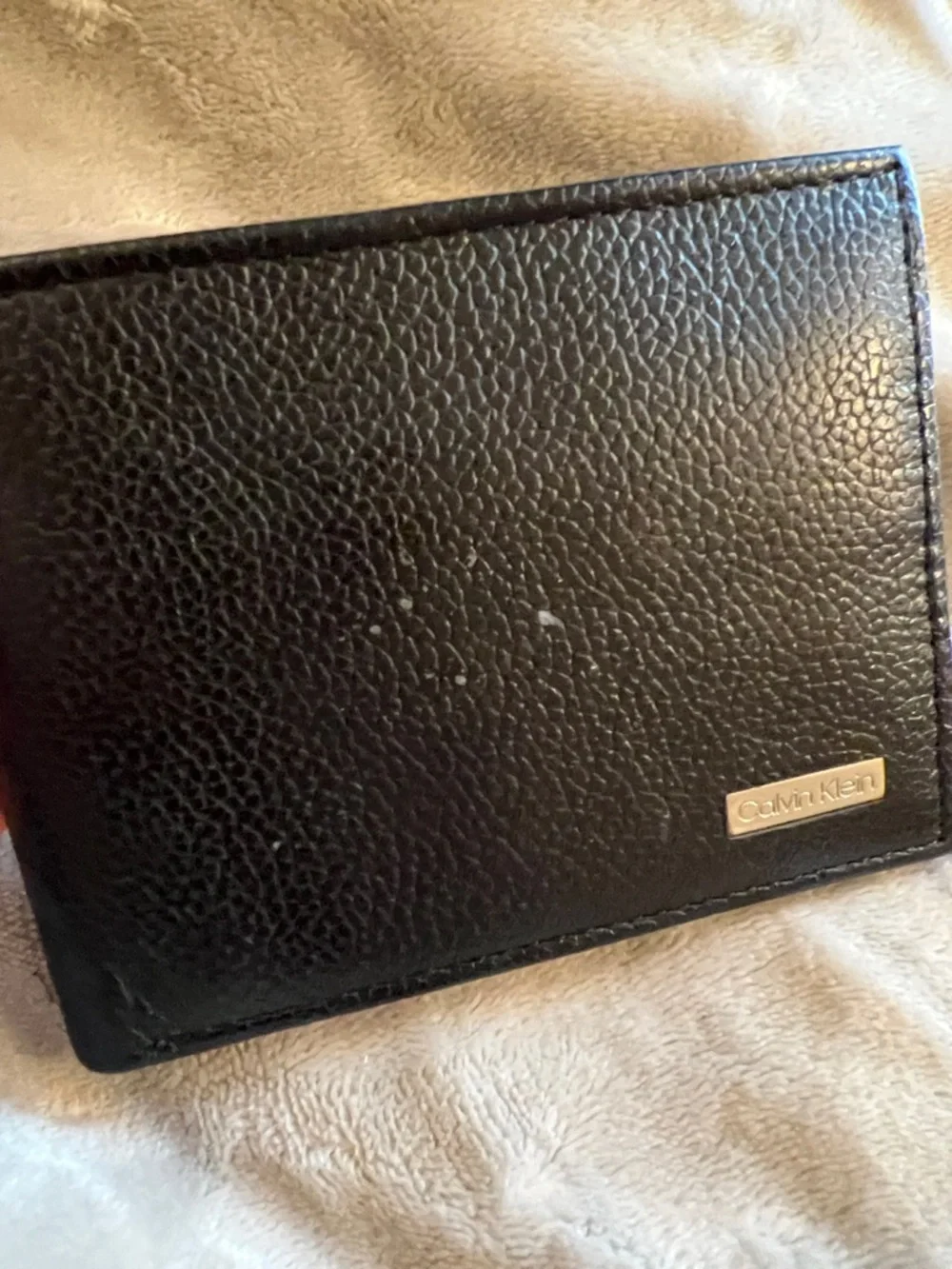 Calvin Klein Men’s Pebble Genuine Leather Bifold Wallet with Logo Plaque